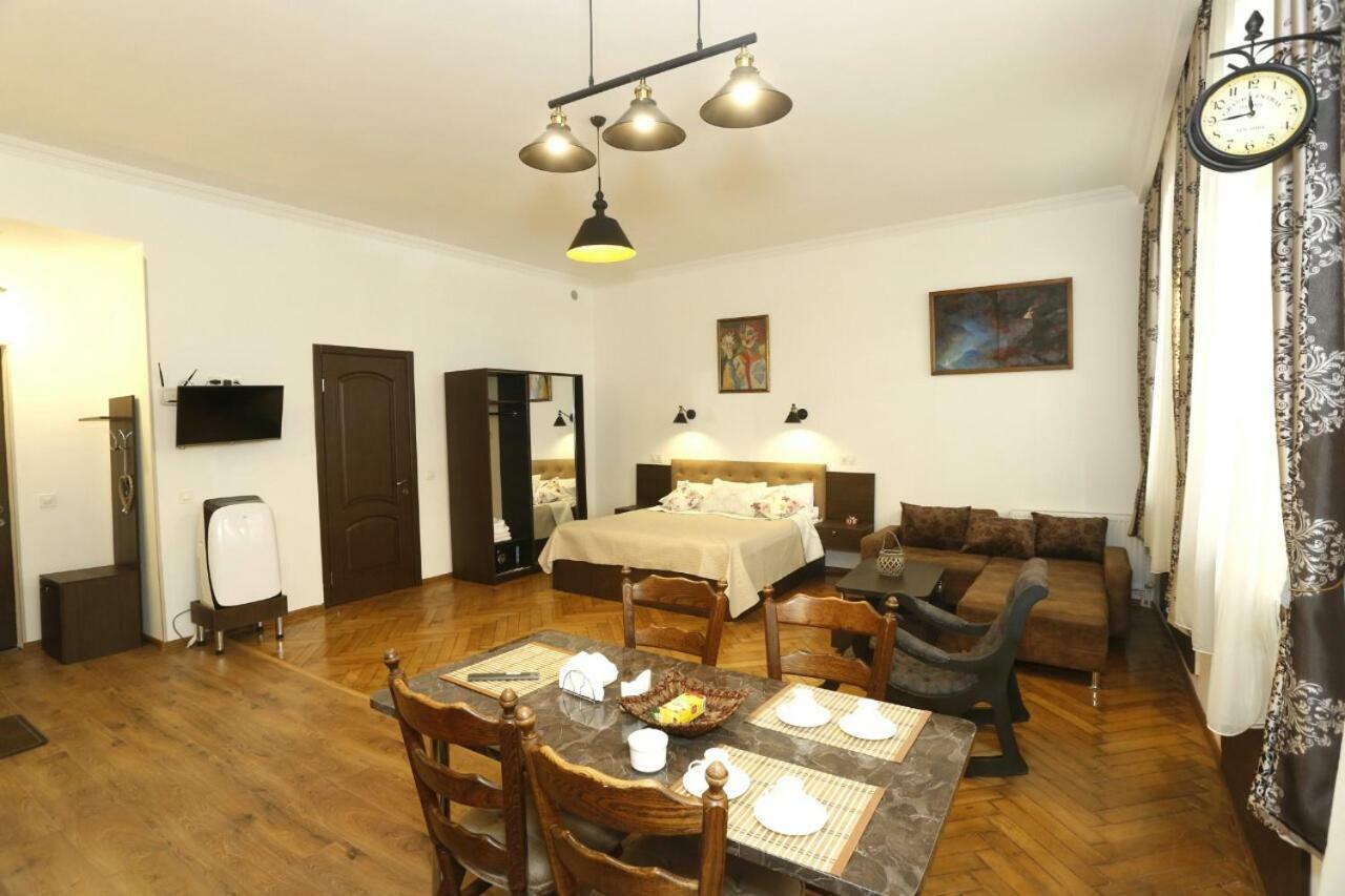 Old - Gold Gala Apartment Tbilisi Exterior photo
